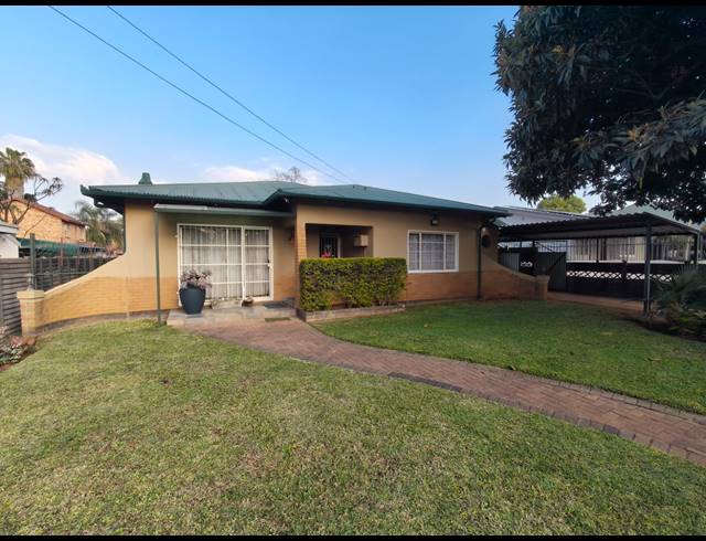 4 BEDROOM FREEHOLD FOR SALE IN OOS EINDE